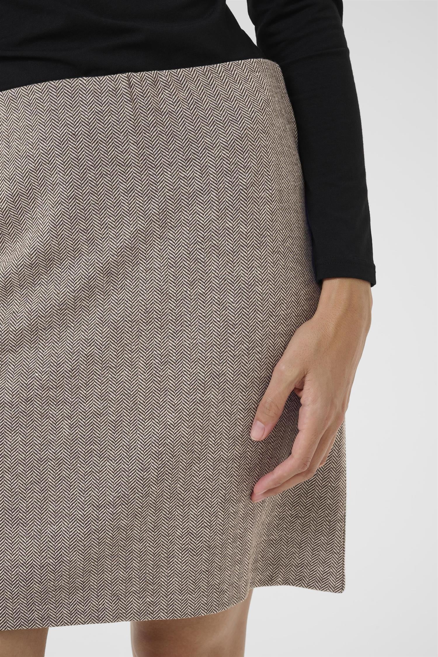 Corinnepw Sk Garnache Herringbone