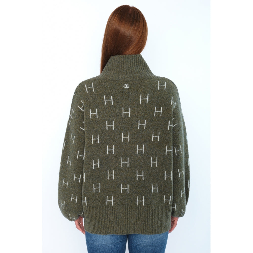 Fam Sweater Short