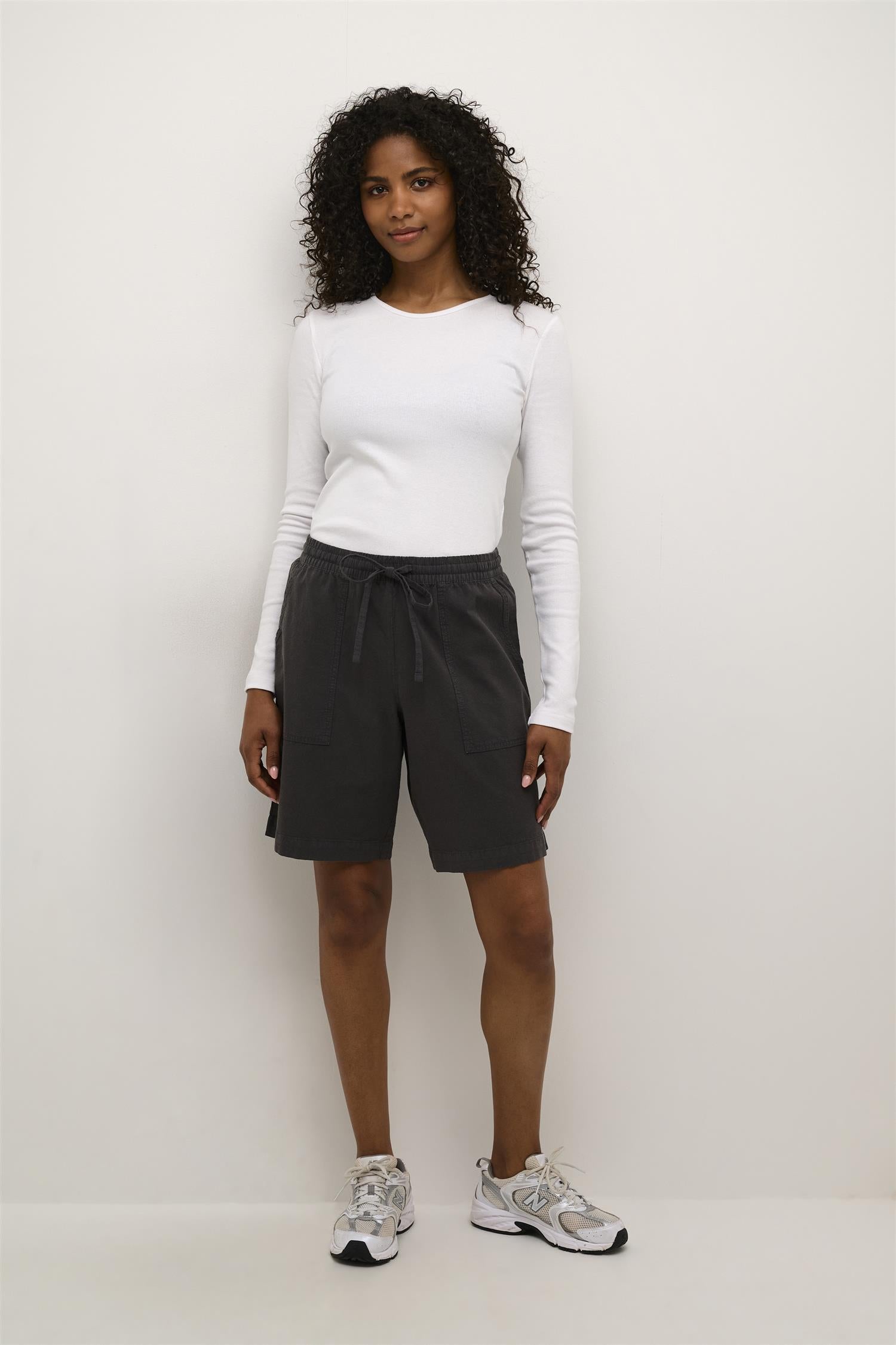 KAnaya Liah Shorts Black Oyster