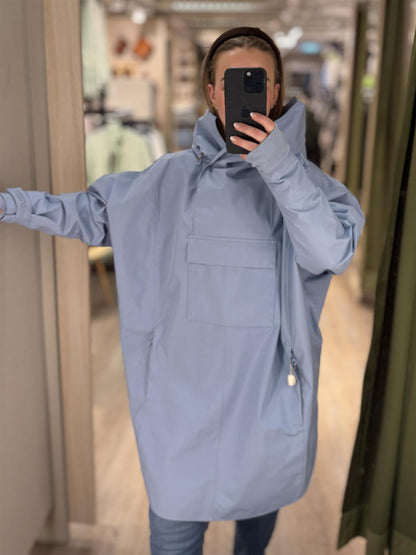 Lilly Poncho Lyseblå