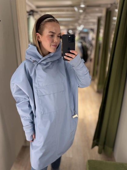 Lilly Poncho Lyseblå