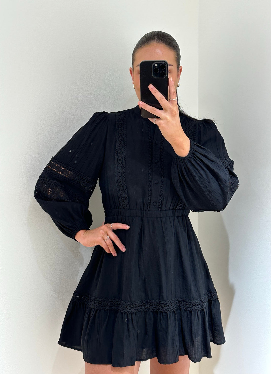 VMWHITNEY LS EMB SHORT DRESS WVN EXP Sort