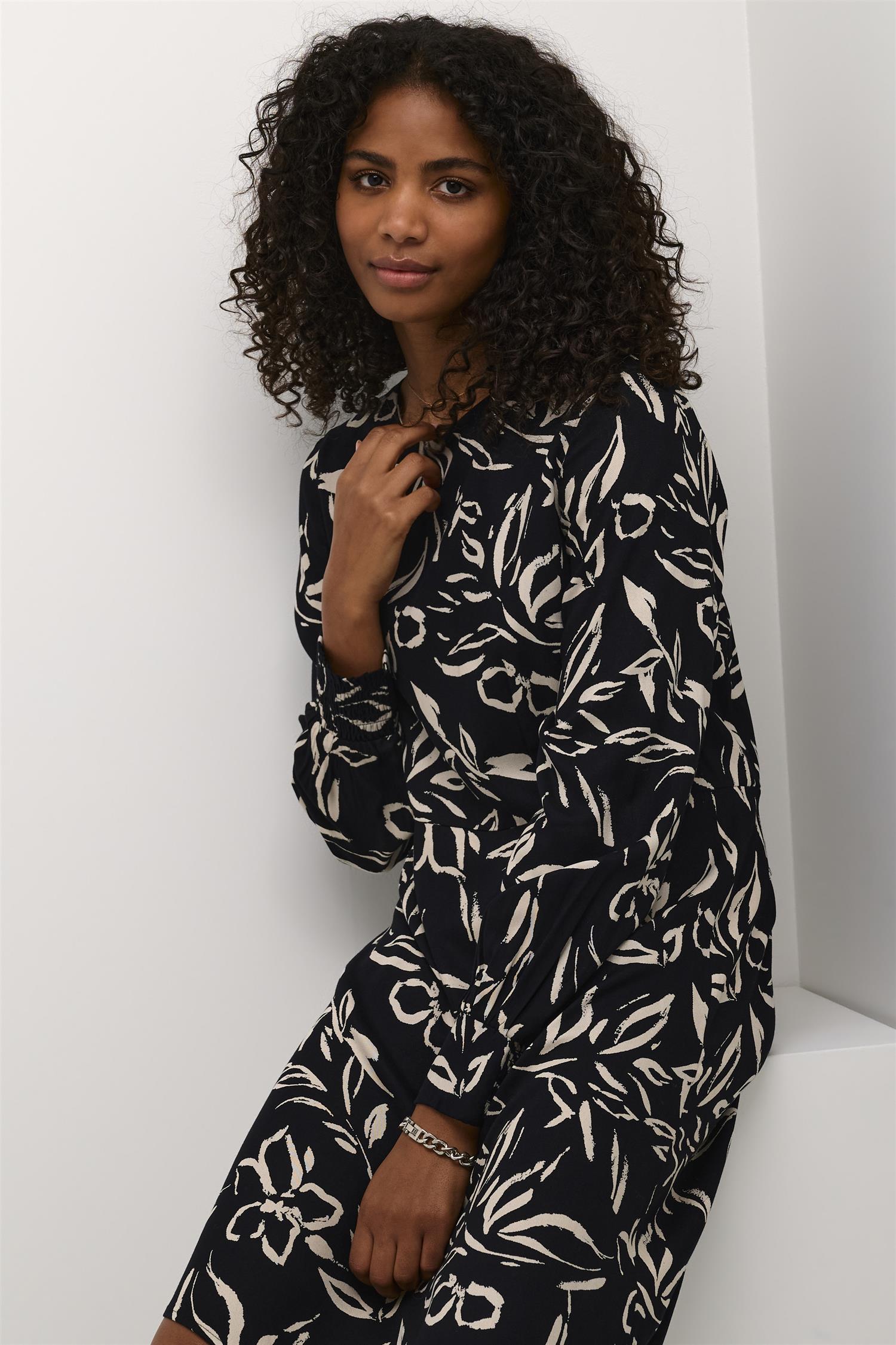 KAforrest Dress Black/Sand Painted Flower