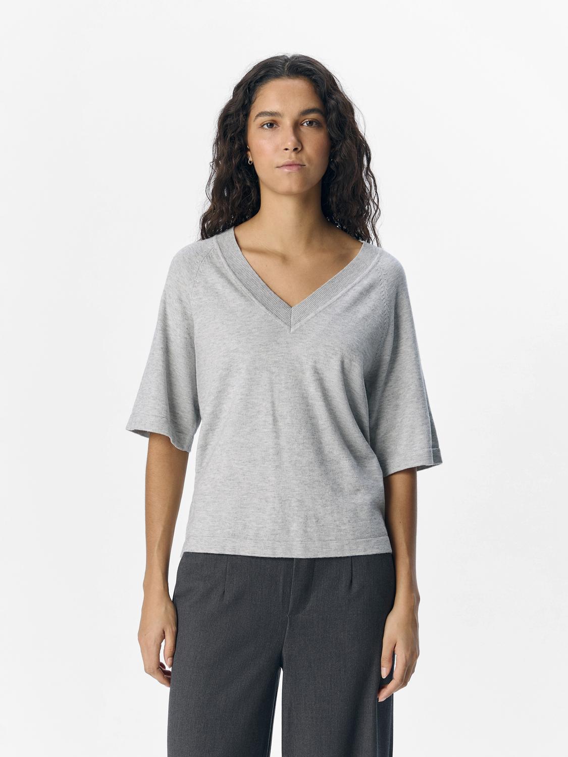 OBJTHESS 2/4 LO V-NECK KNIT TOP NOOS Lysegrå