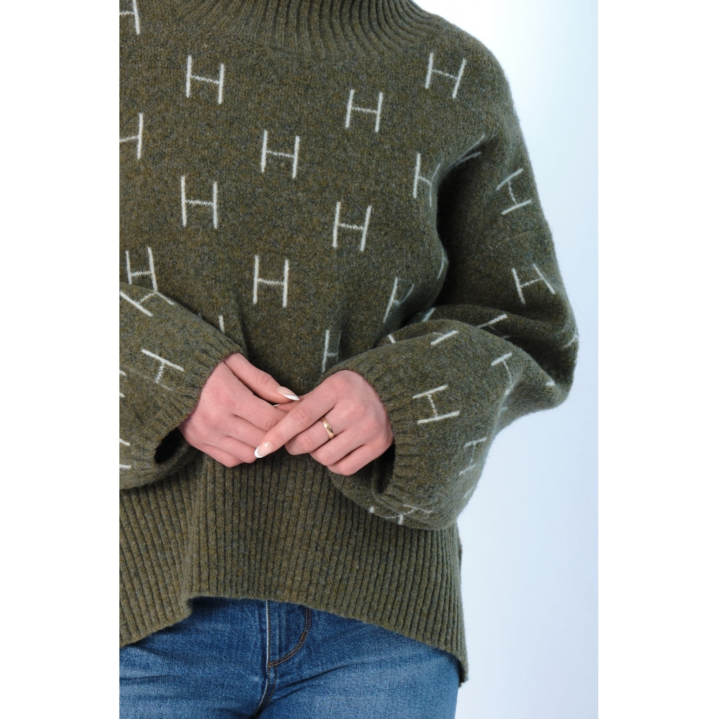 Fam Sweater Short