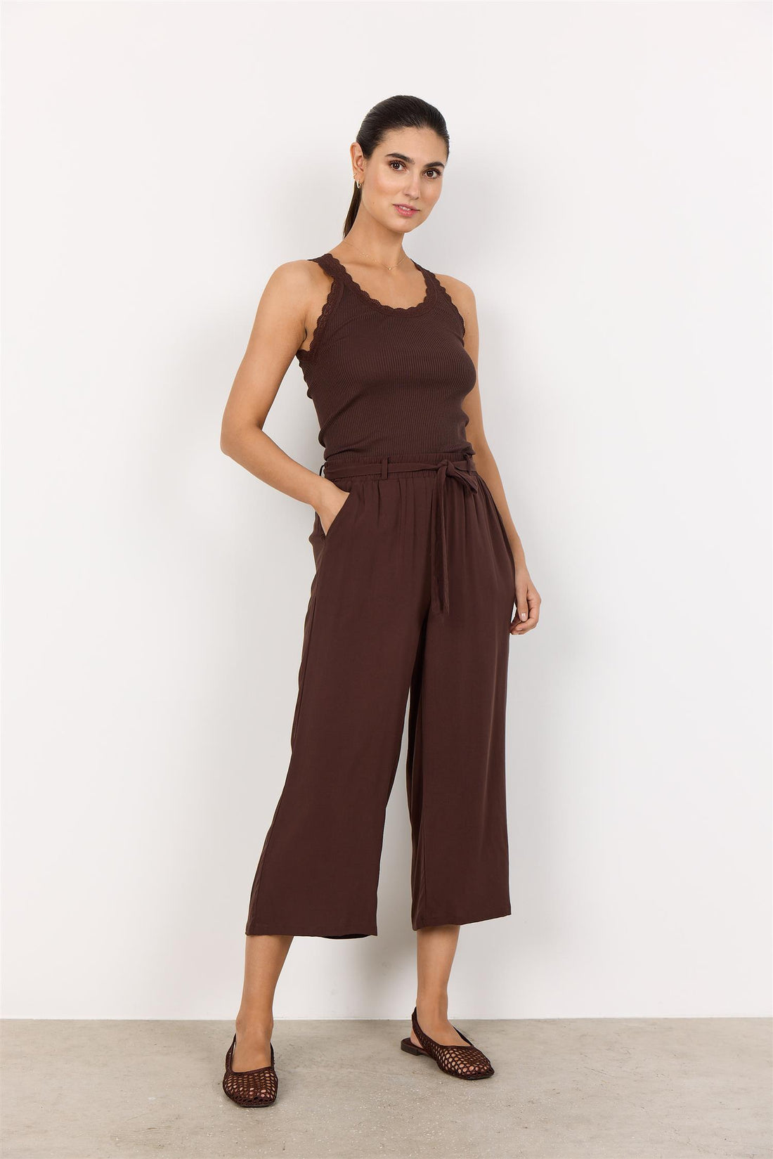 Sarona 1 singlet Brun