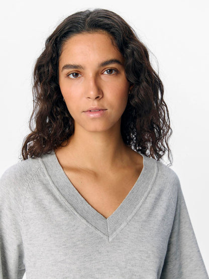 OBJTHESS 2/4 LO V-NECK KNIT TOP NOOS Lysegrå
