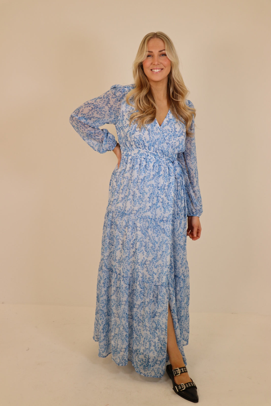 AWAUDORA LS LONG WRAP DRESS Blå
