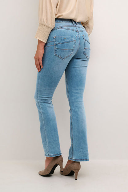 AMALIE BOOTCUT JEANS SHAPE FIT Lyseblå