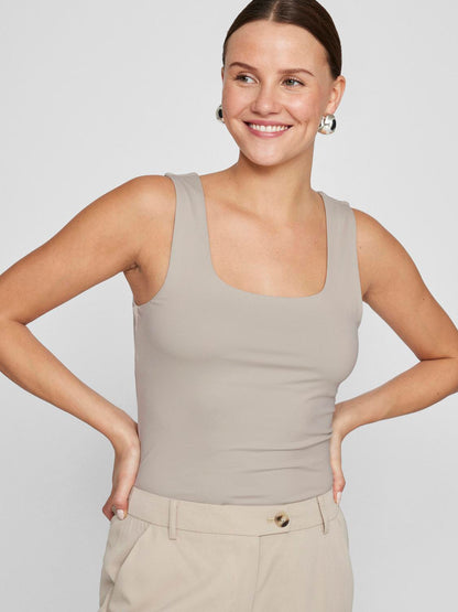 VIKENZA U-NECK S/L TANK TOP - NOOS Lysegrå