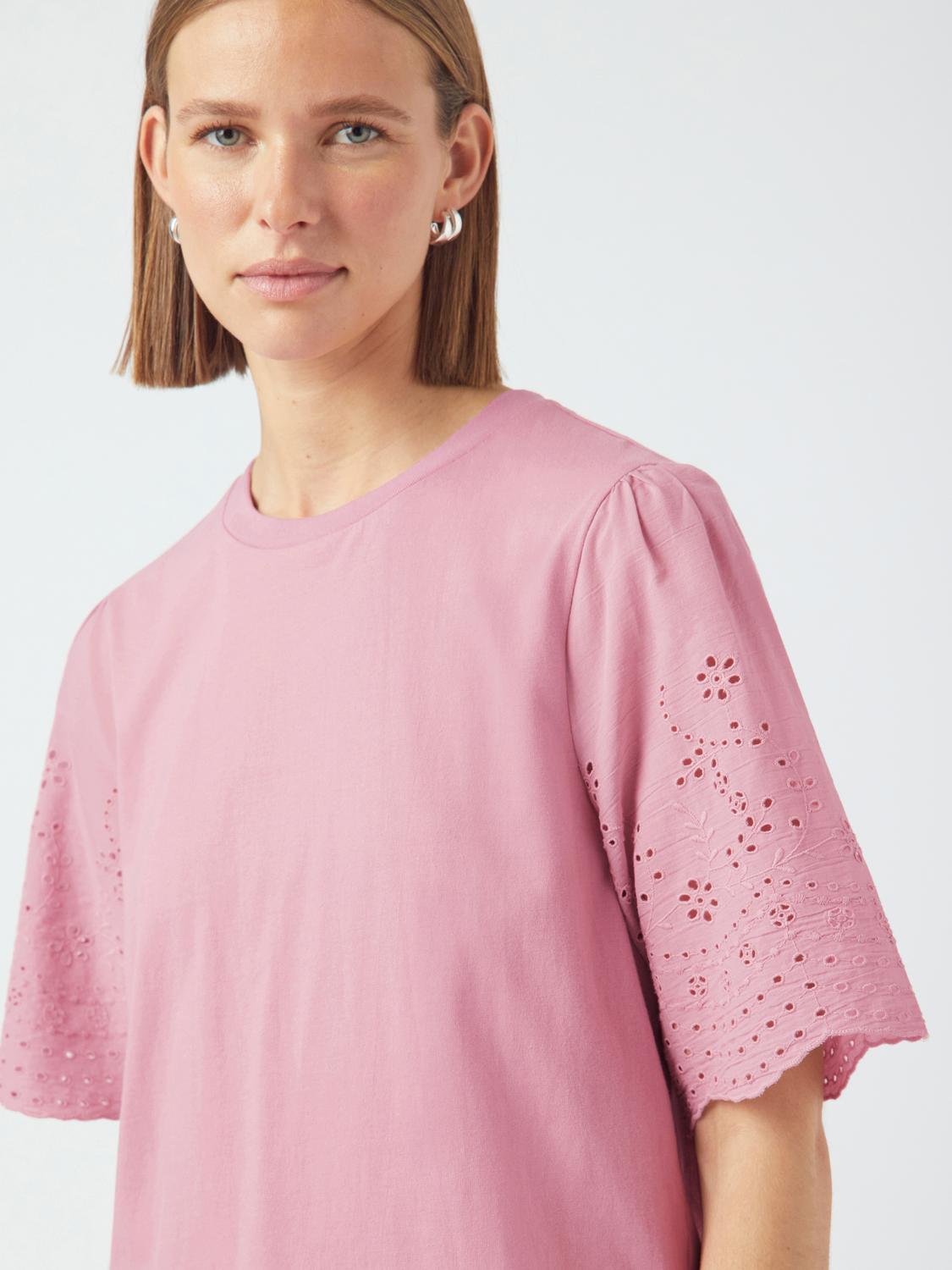 YASLEX SS TOP W. EMB SLEEVES S. NOOS Lyselilla