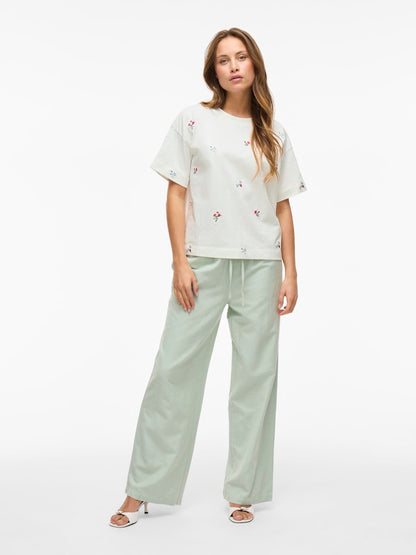 VIMONIE FLOWER EMB S/S O-NECK Klar Hvit